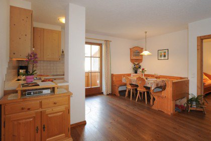 lichtenberg-vinschgau-bauernhofurlaub-hof-am-schloss-appartement-edelweiss-01